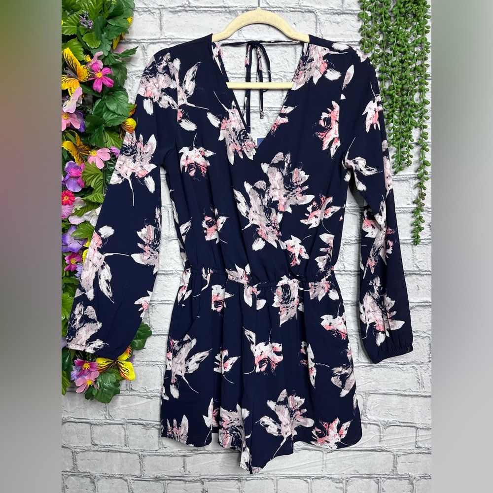 '💙2/$40💙NWT One Love Clothing LA Long Sleeve Floral Print Romper Size Small